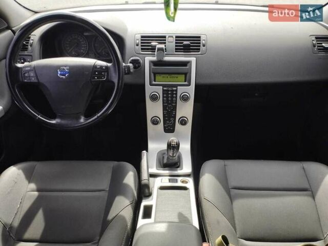 Черный Вольво В50, объемом двигателя 1.6 л и пробегом 251 тыс. км за 7200 $, фото 17 на Automoto.ua