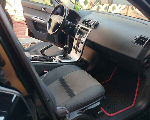 Черный Вольво В50, объемом двигателя 1.6 л и пробегом 233 тыс. км за 7300 $, фото 6 на Automoto.ua