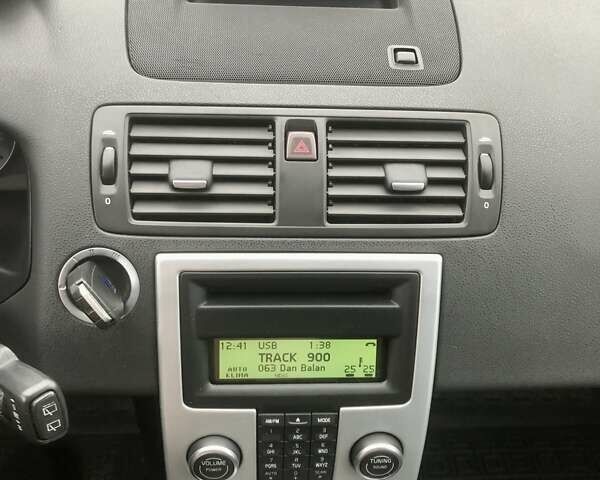 Черный Вольво В50, объемом двигателя 1.56 л и пробегом 257 тыс. км за 7700 $, фото 20 на Automoto.ua