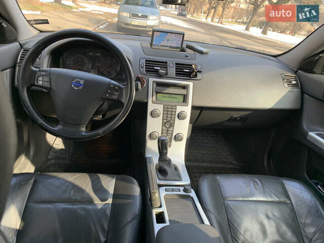 Черный Вольво В50, объемом двигателя 1.56 л и пробегом 270 тыс. км за 8100 $, фото 26 на Automoto.ua