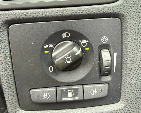 Черный Вольво В50, объемом двигателя 1.6 л и пробегом 263 тыс. км за 6999 $, фото 30 на Automoto.ua