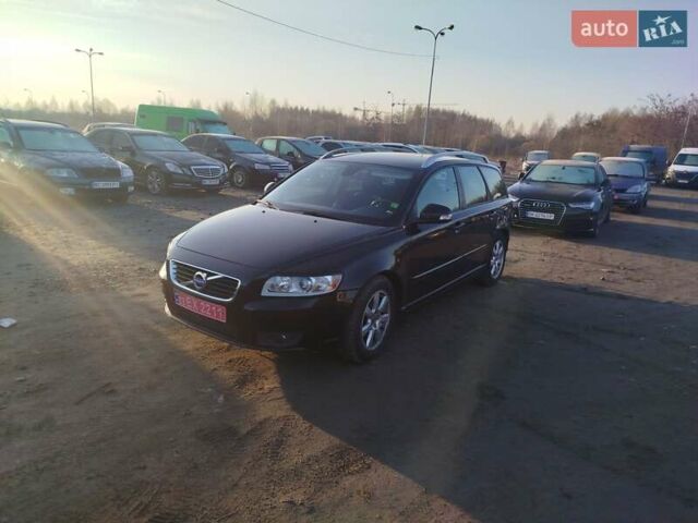 Черный Вольво В50, объемом двигателя 1.6 л и пробегом 208 тыс. км за 7200 $, фото 2 на Automoto.ua