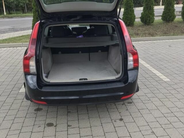 Черный Вольво В50, объемом двигателя 1.6 л и пробегом 243 тыс. км за 7200 $, фото 4 на Automoto.ua