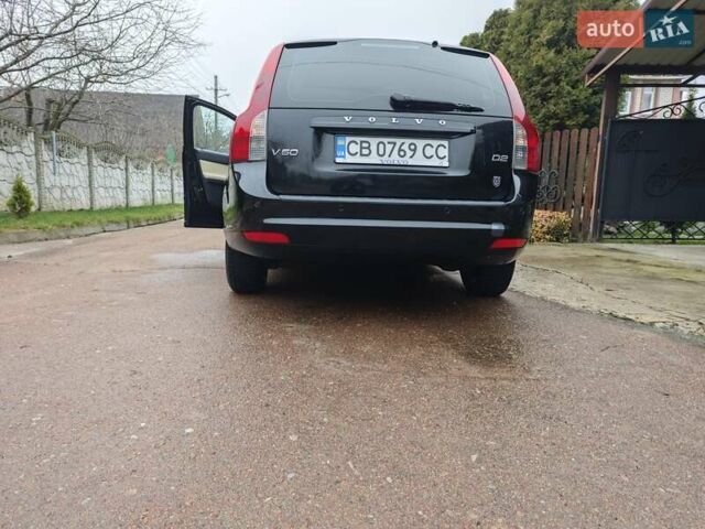 Черный Вольво В50, объемом двигателя 1.6 л и пробегом 246 тыс. км за 7500 $, фото 1 на Automoto.ua
