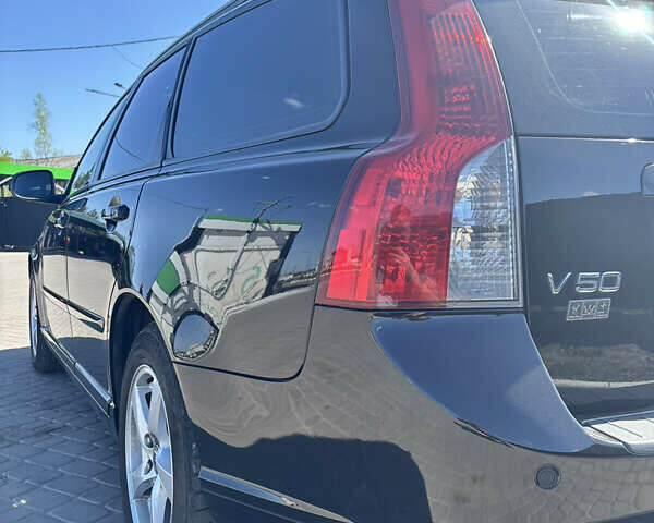 Черный Вольво В50, объемом двигателя 1.6 л и пробегом 263 тыс. км за 8100 $, фото 2 на Automoto.ua