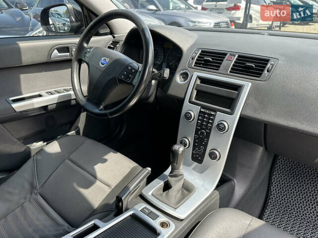 Вольво В50 2010 в Ивано-Франковске на Automoto.ua Черный Вольво В50, объемом двигателя 1.6 л и пробегом 305 тыс. км за 6999 $, фото 30 на Automoto.ua