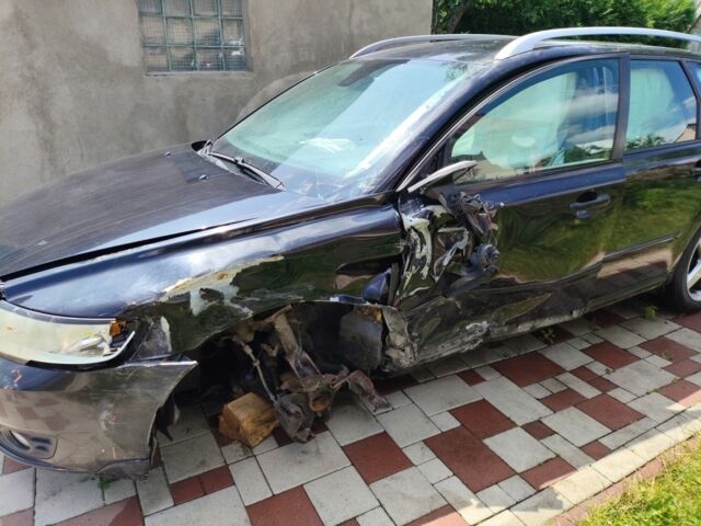 Черный Вольво В50, объемом двигателя 1.6 л и пробегом 160 тыс. км за 4200 $, фото 21 на Automoto.ua