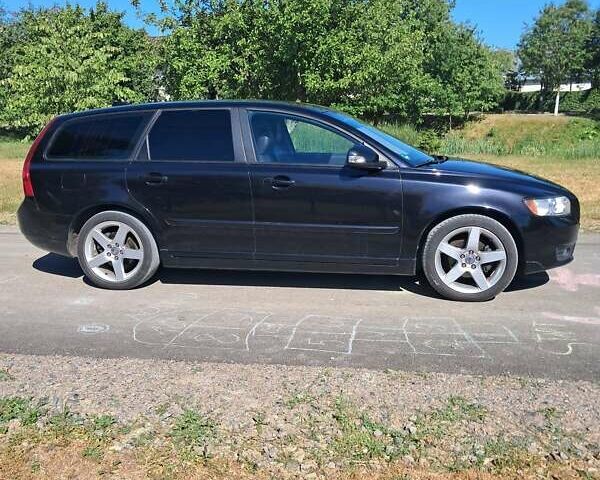 Черный Вольво В50, объемом двигателя 1.6 л и пробегом 261 тыс. км за 7000 $, фото 2 на Automoto.ua