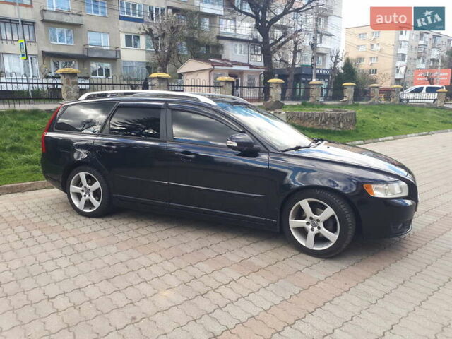 Черный Вольво В50, объемом двигателя 1.6 л и пробегом 300 тыс. км за 8000 $, фото 2 на Automoto.ua