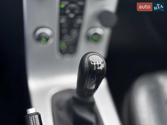 Черный Вольво В50, объемом двигателя 1.6 л и пробегом 264 тыс. км за 7600 $, фото 5 на Automoto.ua