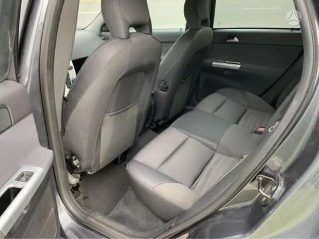 Черный Вольво В50, объемом двигателя 1.6 л и пробегом 285 тыс. км за 6500 $, фото 7 на Automoto.ua