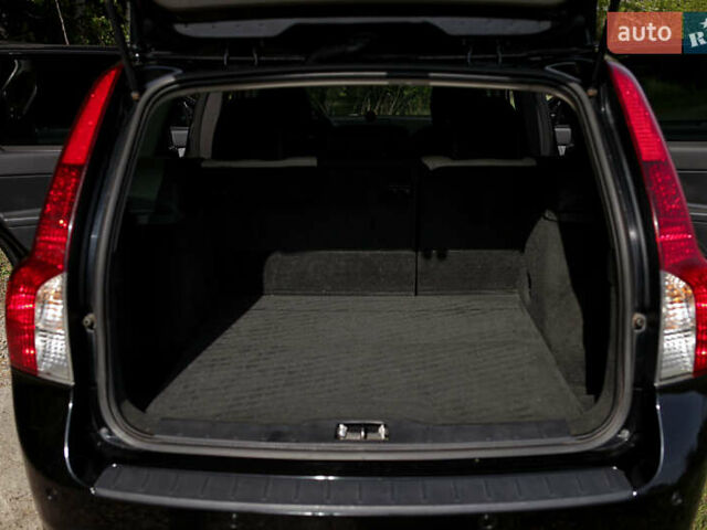 Черный Вольво В50, объемом двигателя 1.56 л и пробегом 203 тыс. км за 7800 $, фото 48 на Automoto.ua