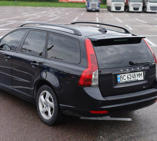 Черный Вольво В50, объемом двигателя 1.6 л и пробегом 243 тыс. км за 7700 $, фото 3 на Automoto.ua