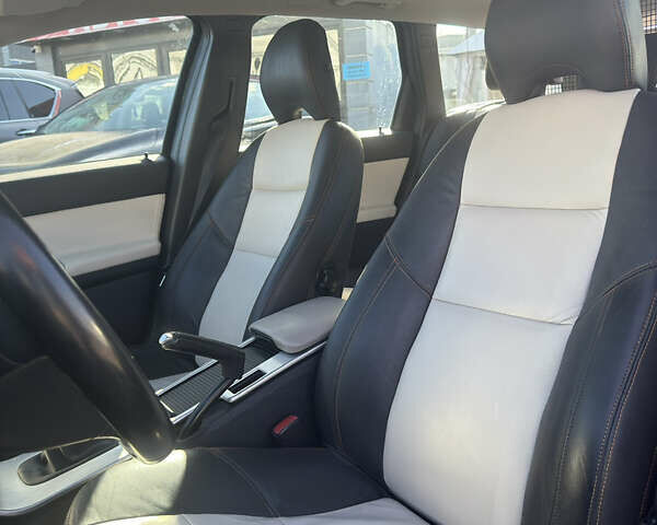 Вольво В50 2010 в Киеве на Automoto.ua Черный Вольво В50, объемом двигателя 1.6 л и пробегом 248 тыс. км за 9200 $, фото 19 на Automoto.ua