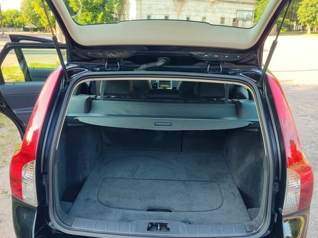 Черный Вольво В50, объемом двигателя 1.6 л и пробегом 202 тыс. км за 8500 $, фото 20 на Automoto.ua