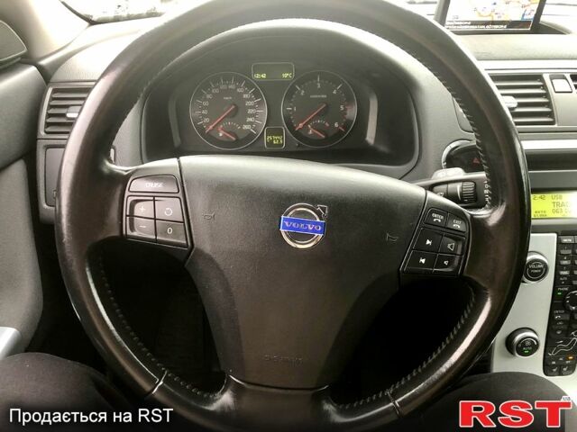 Черный Вольво В50, объемом двигателя 1.6 л и пробегом 257 тыс. км за 7700 $, фото 7 на Automoto.ua