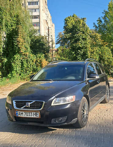 Черный Вольво В50, объемом двигателя 1.6 л и пробегом 250 тыс. км за 5800 $, фото 6 на Automoto.ua