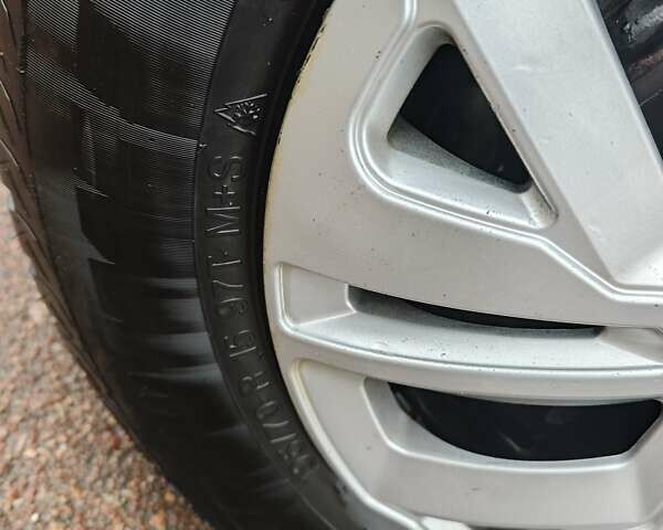 Черный Вольво В50, объемом двигателя 1.6 л и пробегом 246 тыс. км за 7500 $, фото 19 на Automoto.ua