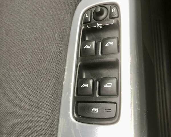 Черный Вольво В50, объемом двигателя 1.56 л и пробегом 257 тыс. км за 7700 $, фото 13 на Automoto.ua