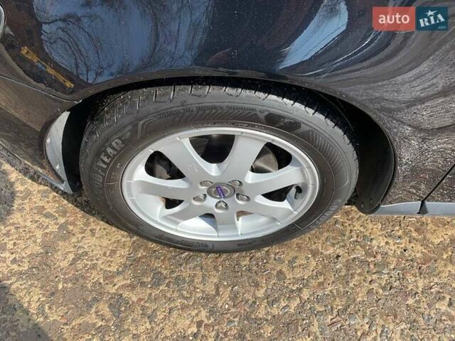 Черный Вольво В50, объемом двигателя 1.6 л и пробегом 262 тыс. км за 7300 $, фото 2 на Automoto.ua