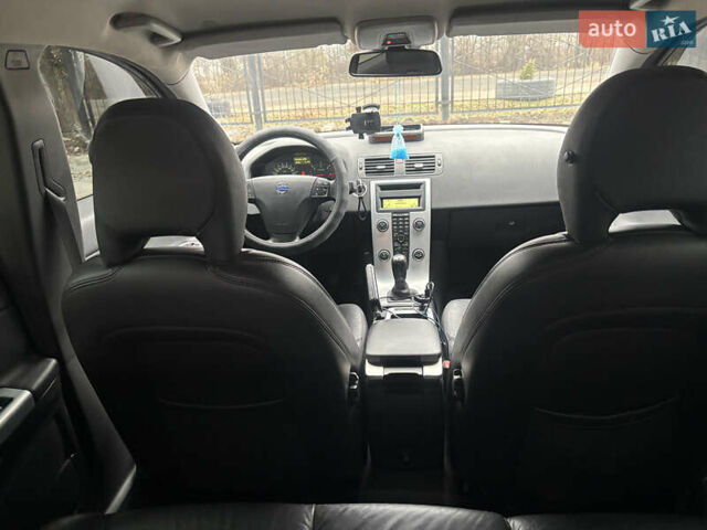 Вольво В50 2010 в Запорожье на Automoto.ua Черный Вольво В50, объемом двигателя 1.56 л и пробегом 269 тыс. км за 7000 $, фото 7 на Automoto.ua