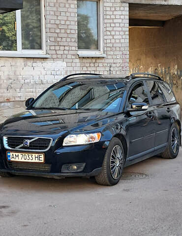 Черный Вольво В50, объемом двигателя 1.6 л и пробегом 250 тыс. км за 5800 $, фото 2 на Automoto.ua