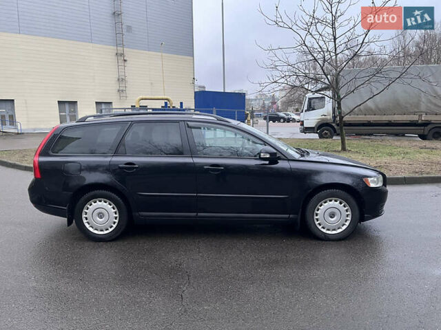 Чорний Вольво V50, об'ємом двигуна 1.6 л та пробігом 267 тис. км за 8100 $, фото 1 на Automoto.ua