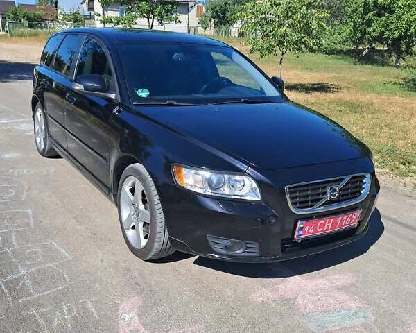 Черный Вольво В50, объемом двигателя 1.6 л и пробегом 261 тыс. км за 7000 $, фото 1 на Automoto.ua