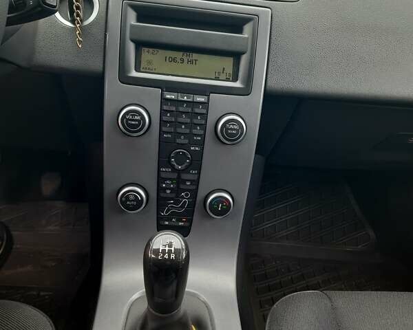 Вольво В50 2010 в Житомире на Automoto.ua Черный Вольво В50, объемом двигателя 1.6 л и пробегом 302 тыс. км за 5999 $, фото 12 на Automoto.ua