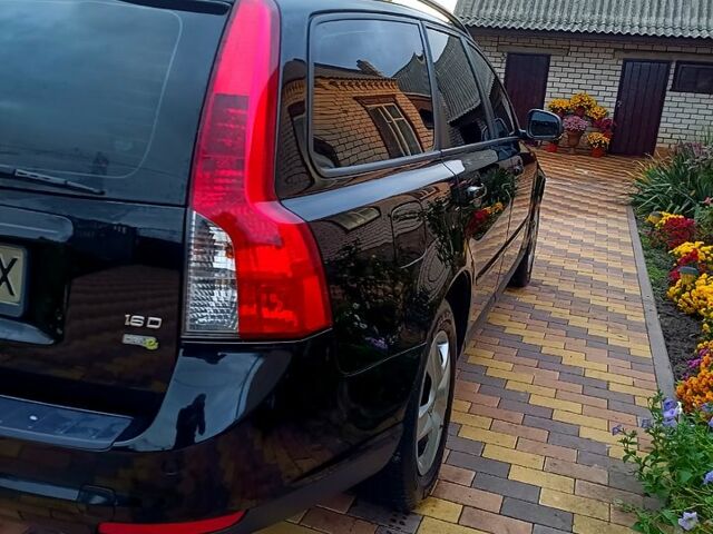 Черный Вольво В50, объемом двигателя 1.6 л и пробегом 278 тыс. км за 7600 $, фото 6 на Automoto.ua