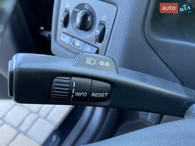 Чорний Вольво V50, об'ємом двигуна 2 л та пробігом 279 тис. км за 9400 $, фото 39 на Automoto.ua