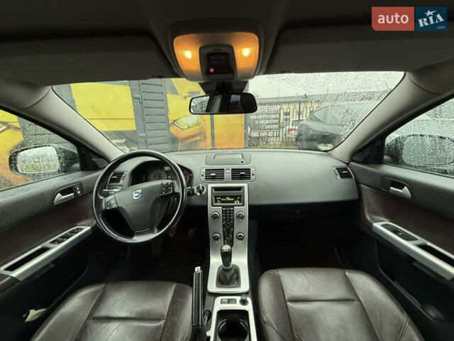 Черный Вольво В50, объемом двигателя 1.6 л и пробегом 263 тыс. км за 6999 $, фото 2 на Automoto.ua