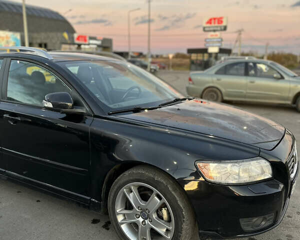 Черный Вольво В50, объемом двигателя 1.56 л и пробегом 146 тыс. км за 7800 $, фото 4 на Automoto.ua