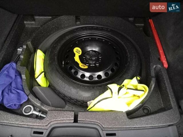 Чорний Вольво V50, об'ємом двигуна 0 л та пробігом 220 тис. км за 7400 $, фото 15 на Automoto.ua