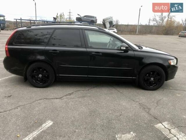 Черный Вольво В50, объемом двигателя 1.56 л и пробегом 257 тыс. км за 7700 $, фото 4 на Automoto.ua