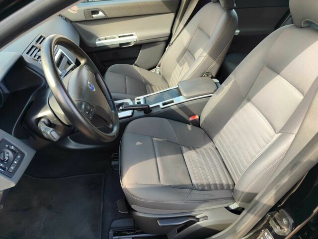 Черный Вольво В50, объемом двигателя 1.6 л и пробегом 201 тыс. км за 8300 $, фото 15 на Automoto.ua