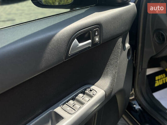 Вольво В50 2010 в Мукачеве на Automoto.ua Черный Вольво В50, объемом двигателя 1.56 л и пробегом 214 тыс. км за 8300 $, фото 16 на Automoto.ua