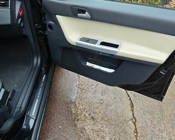 Черный Вольво В50, объемом двигателя 1.6 л и пробегом 246 тыс. км за 7500 $, фото 15 на Automoto.ua