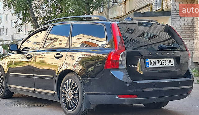 Черный Вольво В50, объемом двигателя 1.6 л и пробегом 250 тыс. км за 5800 $, фото 1 на Automoto.ua