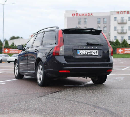 Черный Вольво В50, объемом двигателя 1.6 л и пробегом 243 тыс. км за 7700 $, фото 2 на Automoto.ua