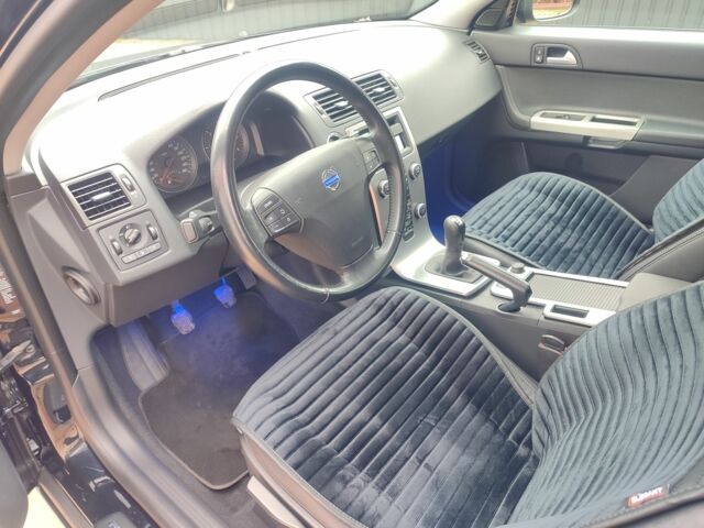 Черный Вольво В50, объемом двигателя 1.6 л и пробегом 202 тыс. км за 8500 $, фото 8 на Automoto.ua