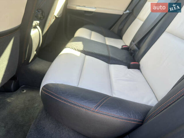 Вольво В50 2010 в Киеве на Automoto.ua Черный Вольво В50, объемом двигателя 1.6 л и пробегом 248 тыс. км за 9200 $, фото 21 на Automoto.ua