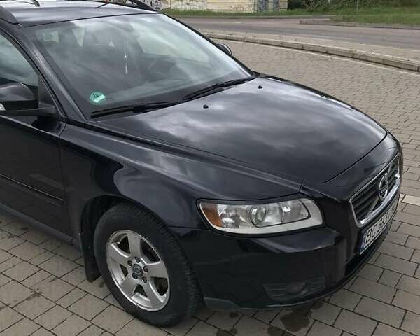 Черный Вольво В50, объемом двигателя 1.6 л и пробегом 243 тыс. км за 7200 $, фото 1 на Automoto.ua