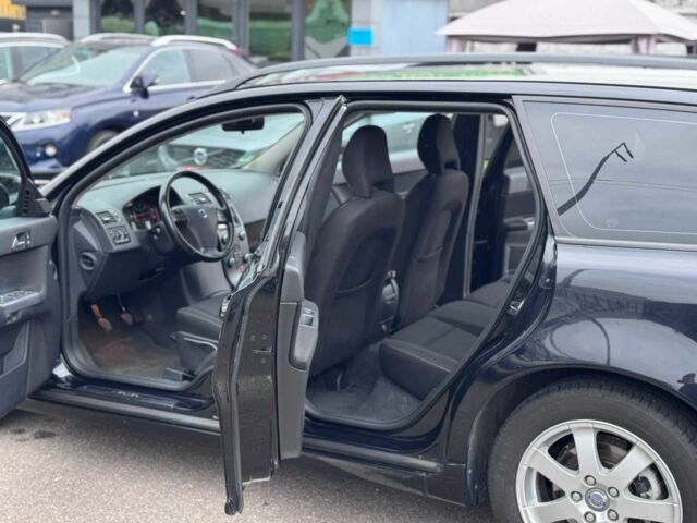 Черный Вольво В50, объемом двигателя 1.6 л и пробегом 266 тыс. км за 8900 $, фото 15 на Automoto.ua
