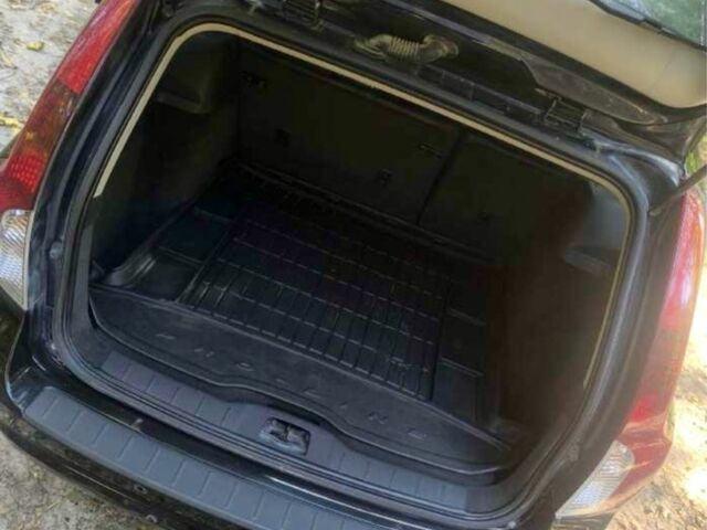 Черный Вольво В50, объемом двигателя 1.6 л и пробегом 285 тыс. км за 6500 $, фото 4 на Automoto.ua