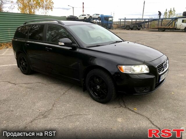 Черный Вольво В50, объемом двигателя 1.6 л и пробегом 257 тыс. км за 7700 $, фото 1 на Automoto.ua