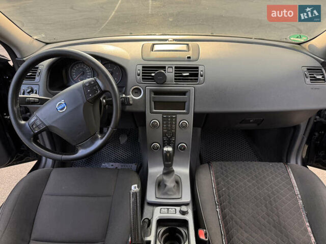 Черный Вольво В50, объемом двигателя 1.56 л и пробегом 250 тыс. км за 6500 $, фото 12 на Automoto.ua