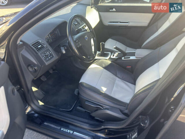 Вольво В50 2010 в Киеве на Automoto.ua Черный Вольво В50, объемом двигателя 1.6 л и пробегом 248 тыс. км за 9200 $, фото 17 на Automoto.ua