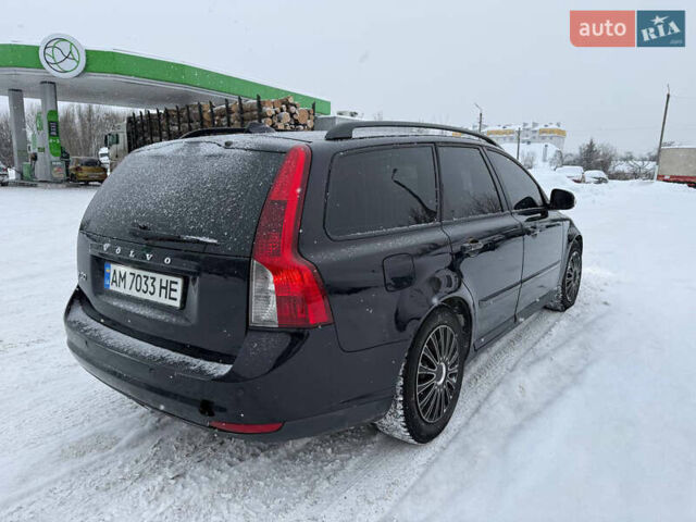 Черный Вольво В50, объемом двигателя 1.6 л и пробегом 260 тыс. км за 5800 $, фото 4 на Automoto.ua