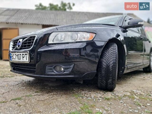 Черный Вольво В50, объемом двигателя 1.6 л и пробегом 300 тыс. км за 8000 $, фото 1 на Automoto.ua